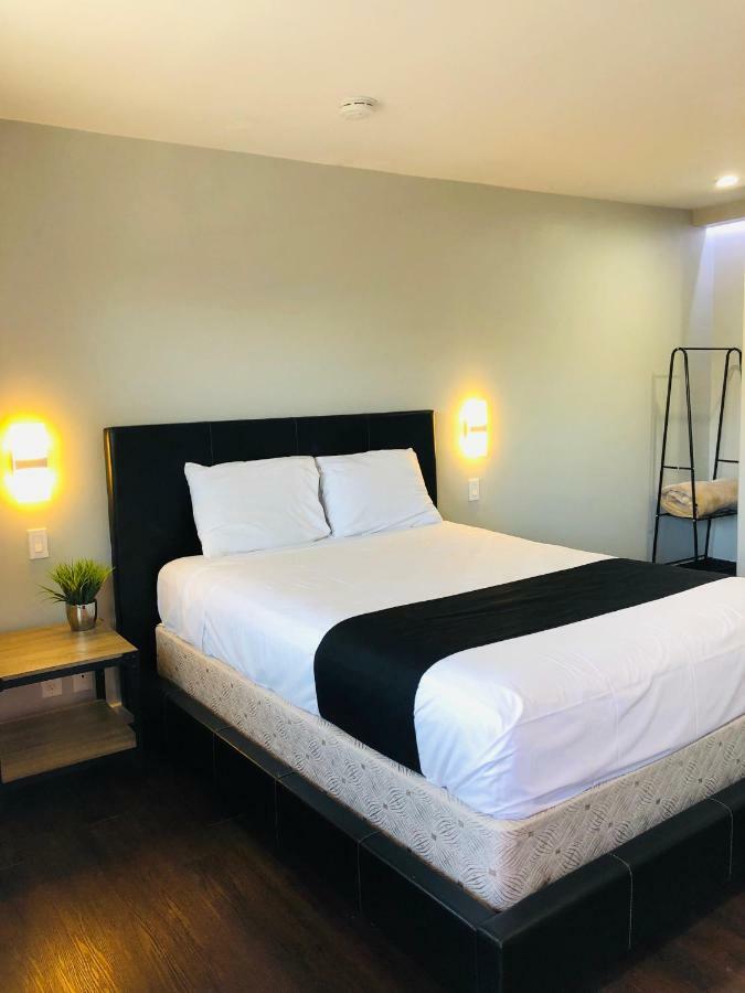 Serena Motel *
